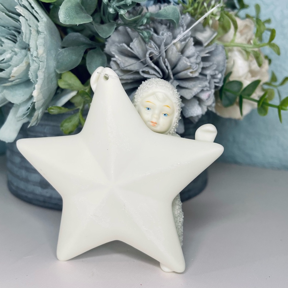 Snowbabies Ornament Snowbaby standing behind Star